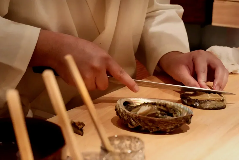 Ginza Kokuu의 장인의 손